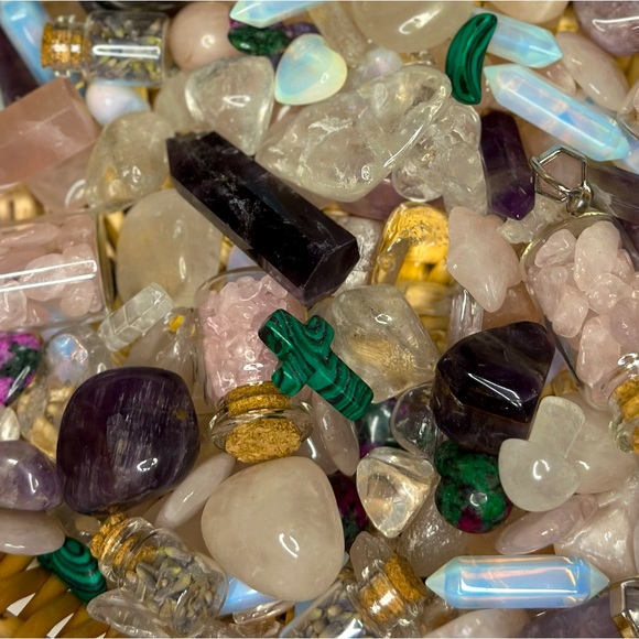 Crystal Confetti 🔮 Mystery Bundle - Picture 3 of 6